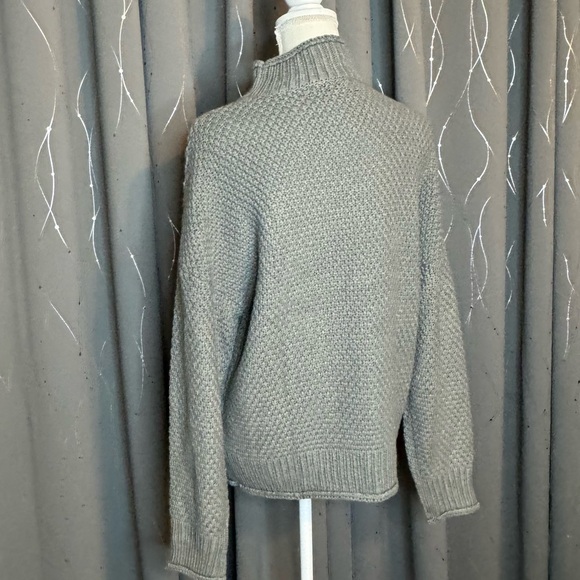 Zesica Sweater Size Medium - Picture 4 of 9